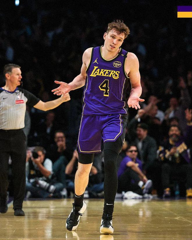 ！这几双 Kobe 好久不见！AG真人中国NBA 上脚合集(图2)