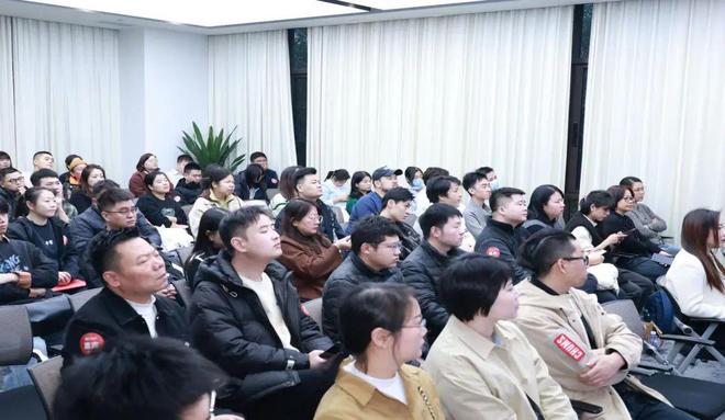 ：2024年业绩亮眼 2025年继续变革AG真人网站梦饷科技运动鞋靴箱包商家大会