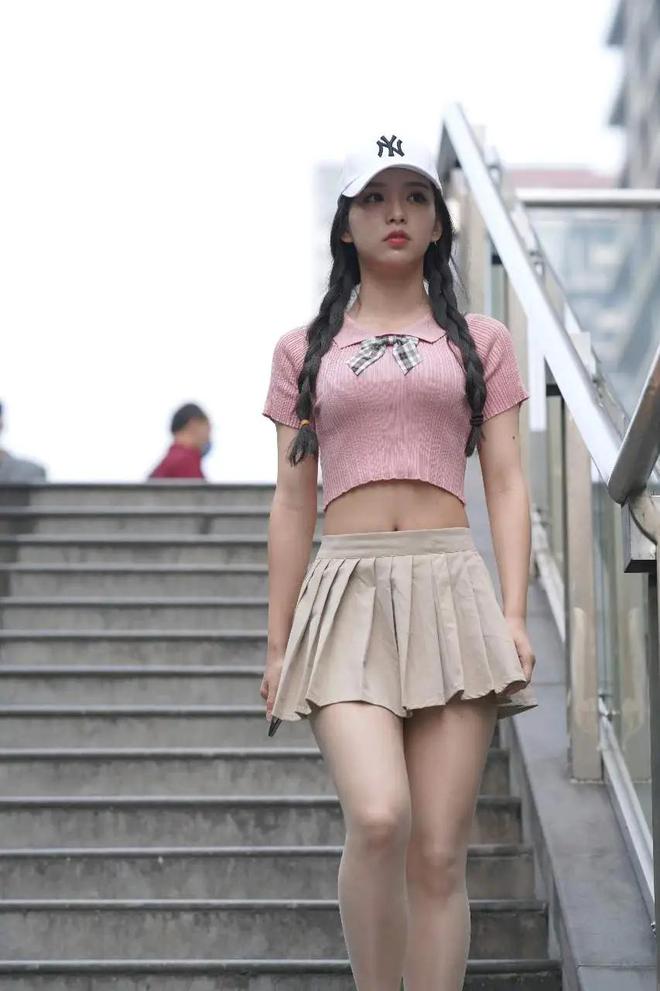 裙高跟鞋塑造时尚御姐范AG真人魅力无法挡 短(图2)