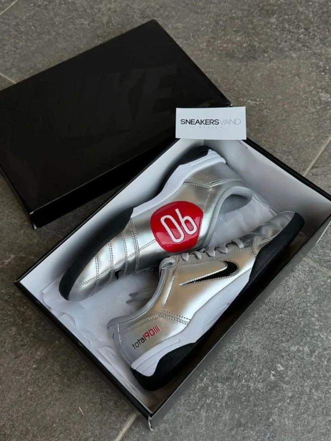 牌色这4双sneakers值得一冲！AG真人中国当「液态银」成春夏潮人招(图6)