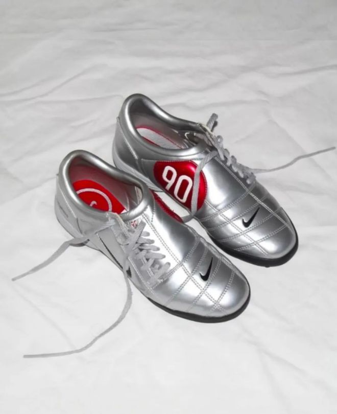 牌色这4双sneakers值得一冲！AG真人中国当「液态银」成春夏潮人招(图2)