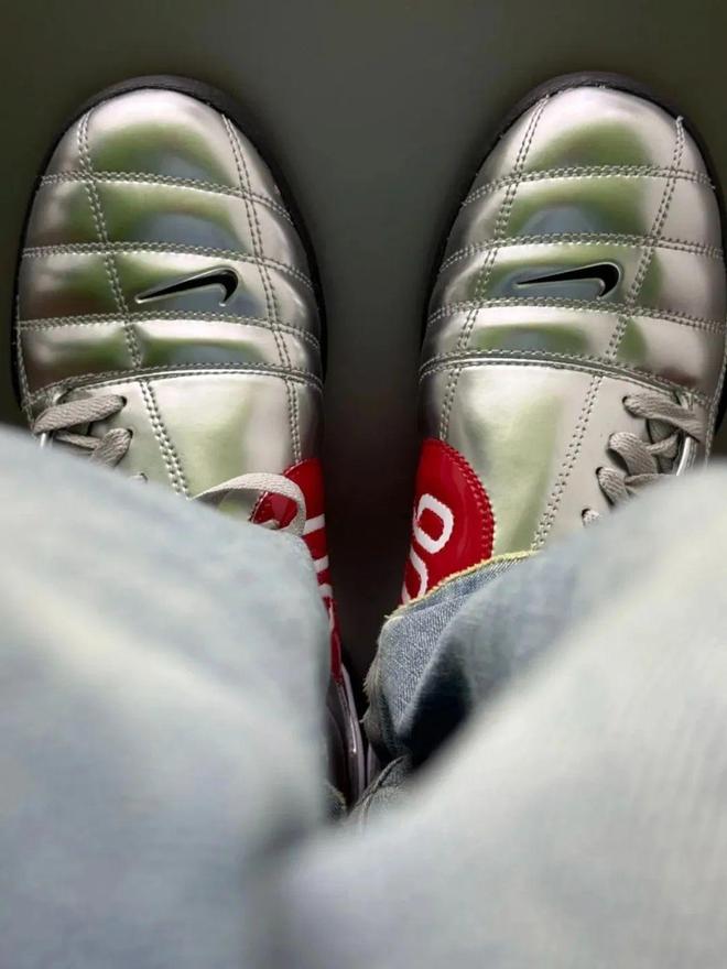 牌色这4双sneakers值得一冲！AG真人中国当「液态银」成春夏潮人招(图21)