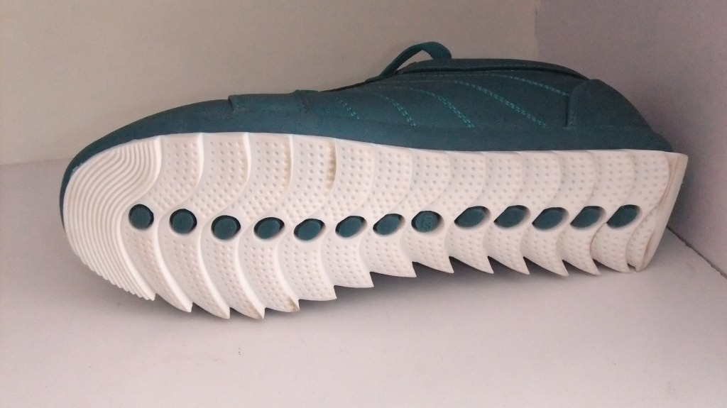 合的防滑女鞋从多方面考虑AG真人国际网站挑选适